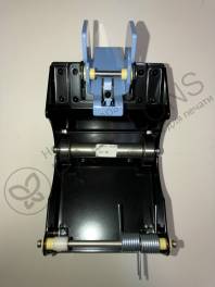 K4G10-67041 - DR center support Latch assy								